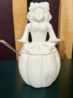EUC VTG Godinger White Porcelain Anthropomorphic Squash Lady Jam Jar